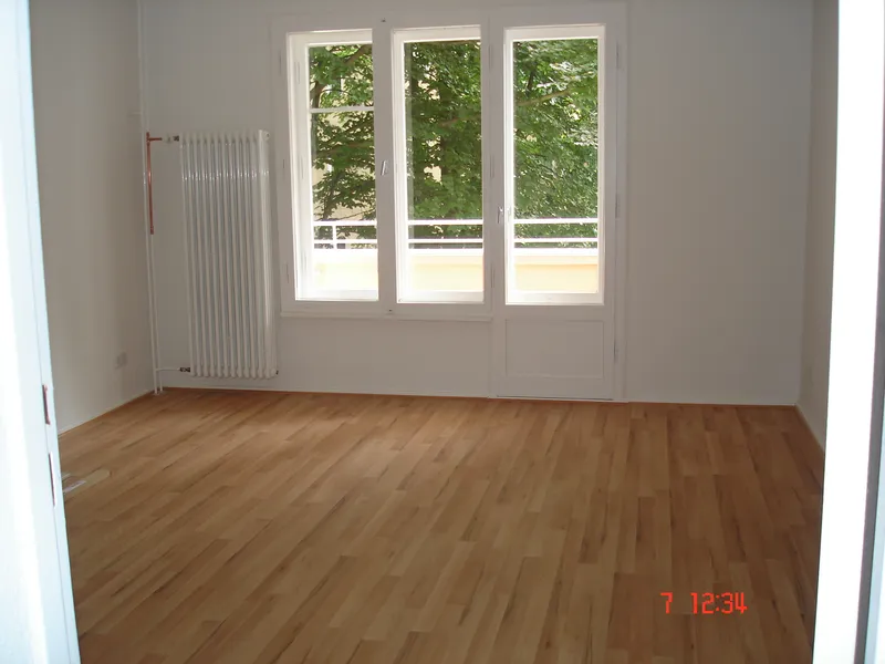 Schöne, sanierte 2,0 Zi. Wohng. in Berlin Spandau/ Nähe U-S- Fern-Bahnhof-Spandauer Arcaden.Ruhig! — photo 1
